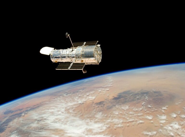 NASA’s Hubble Temporarily Pauses Science